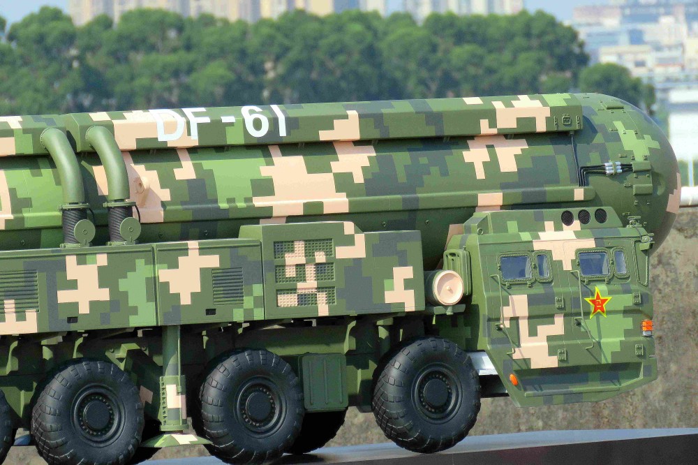 1:6比例东风61导弹展品